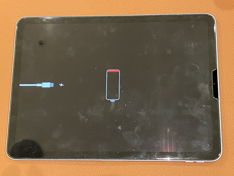 充電器を差しても充電がされないiPadAir4（アイパッドエアー）充電コネクタの交換修理を行いました