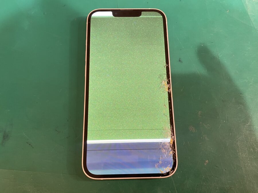 iPhone13(アイフォン)　液晶破損で操作不可のお困りも即日修理で30分で返却可能！【スマホ修理工房新宿PePe店】