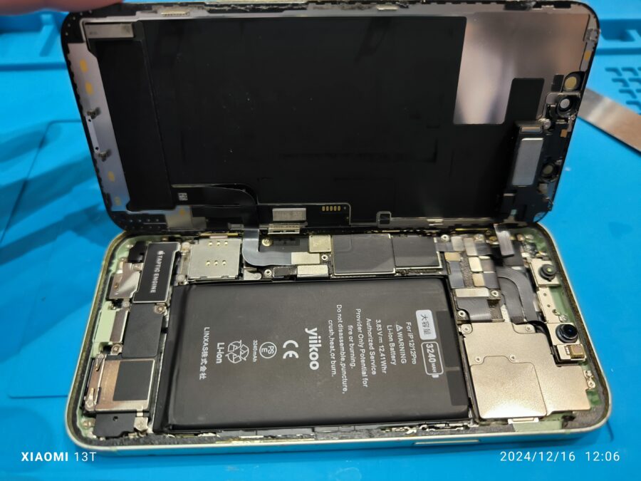 iPhone12のバッテリー交換は、データそのまま・即日修理対応の【スマホ修理工房 池袋P'パルコ本店】へ！