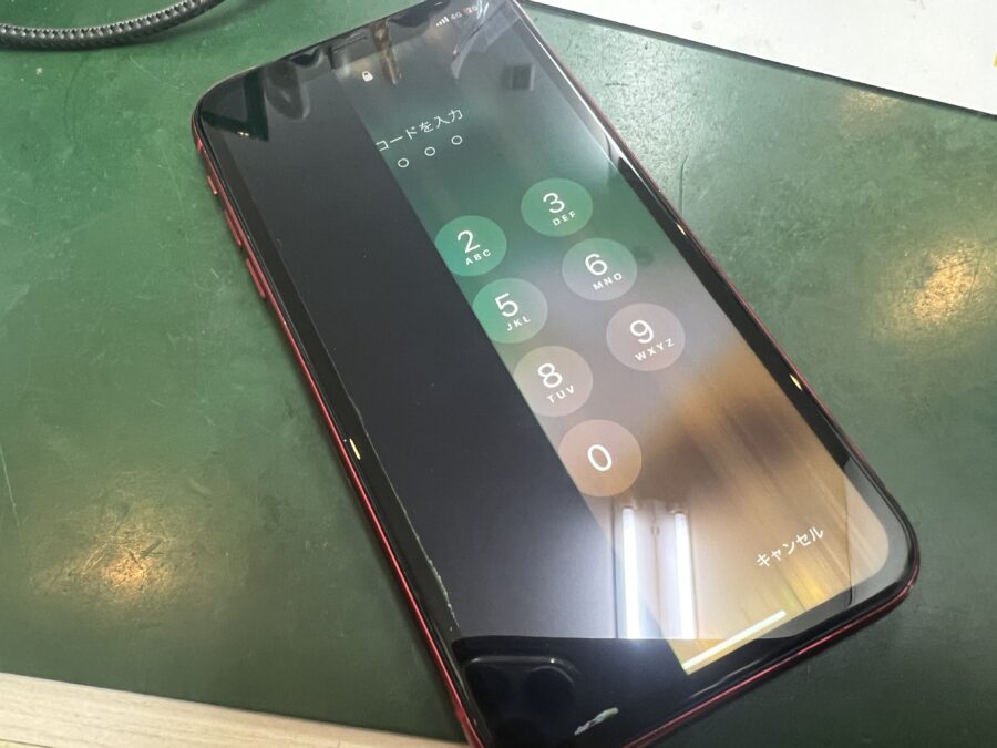 iPhone 11を落としてしまって左半分が映らなくなってしまったとのことでご相談をいただきました！