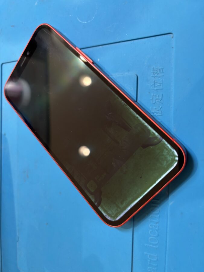 液晶不良が起こってしまったiPhone11(アイフォン)画面交換修理を行いました【スマホ修理工房仙台PARCO2店】