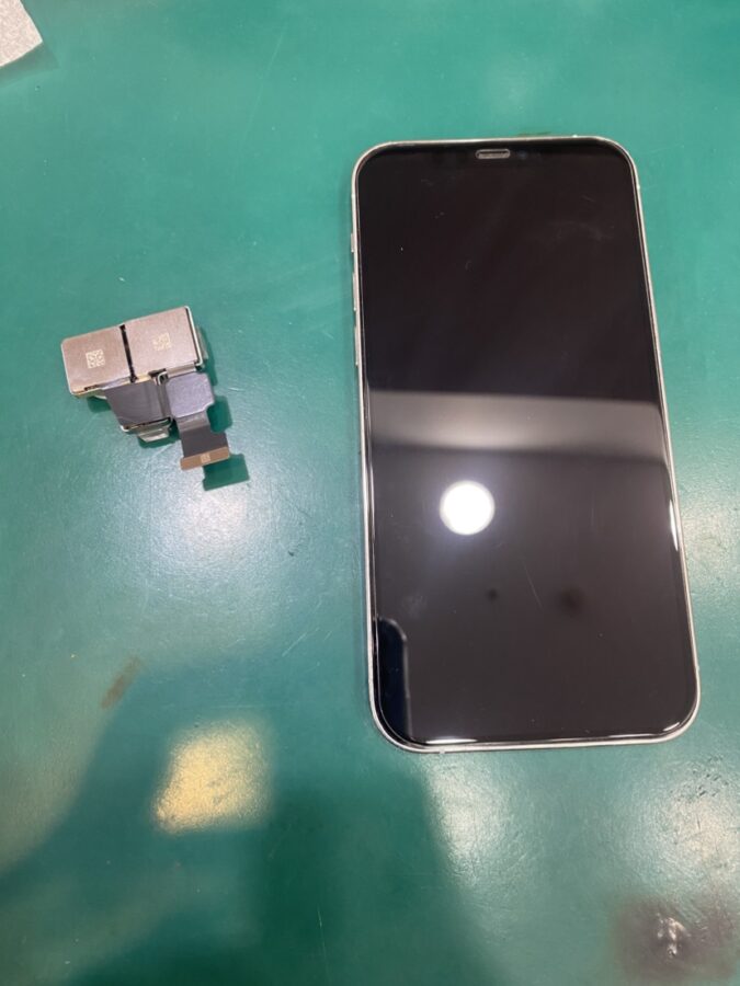 【カメラが真っ暗で映らなくなっちゃった！！】町田市からお越しのお客様より、iPhone12Pのカメラ修理、スマホ修理工房