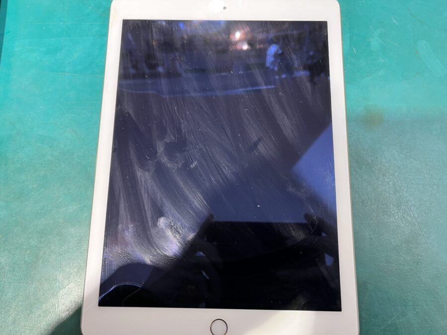 iPad Air2（アイパッド）の画面が映らない！？交換しましょ！
