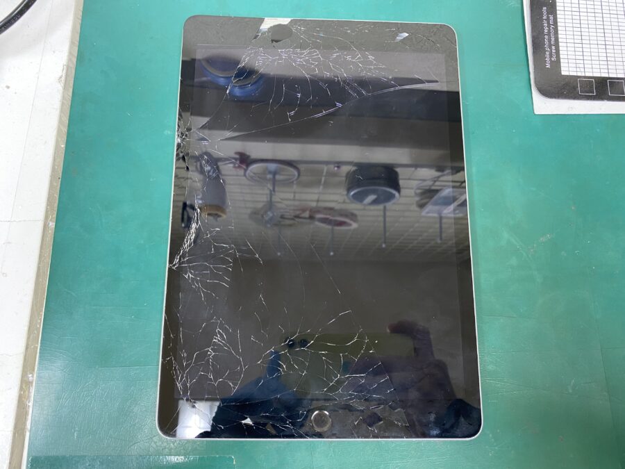 江東区西大島、亀戸近くのスマホ修理店！iPad 第9世代(アイパッド)ガラス割れ。画面交換。