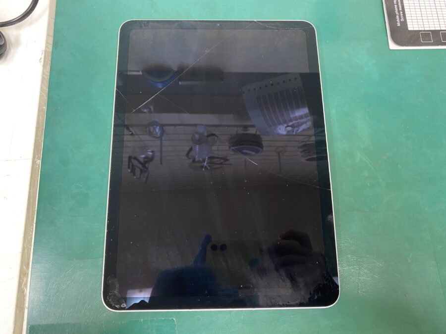 江東区西大島、亀戸近くのスマホ修理店！iPad Air4(アイパッド)ガラスが割れた。そんな時は【スマホ修理工房西大島店】