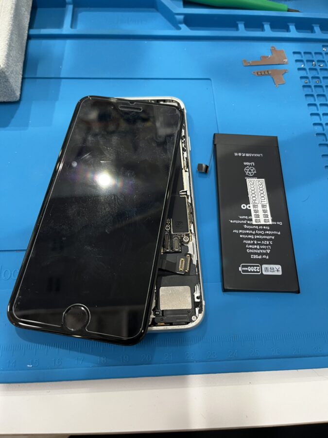 iPhone SE 2（アイフォンSE第2世代）のバッテリー交換なら、データそのまま・即日修理対応の「スマホ修理工房　池袋