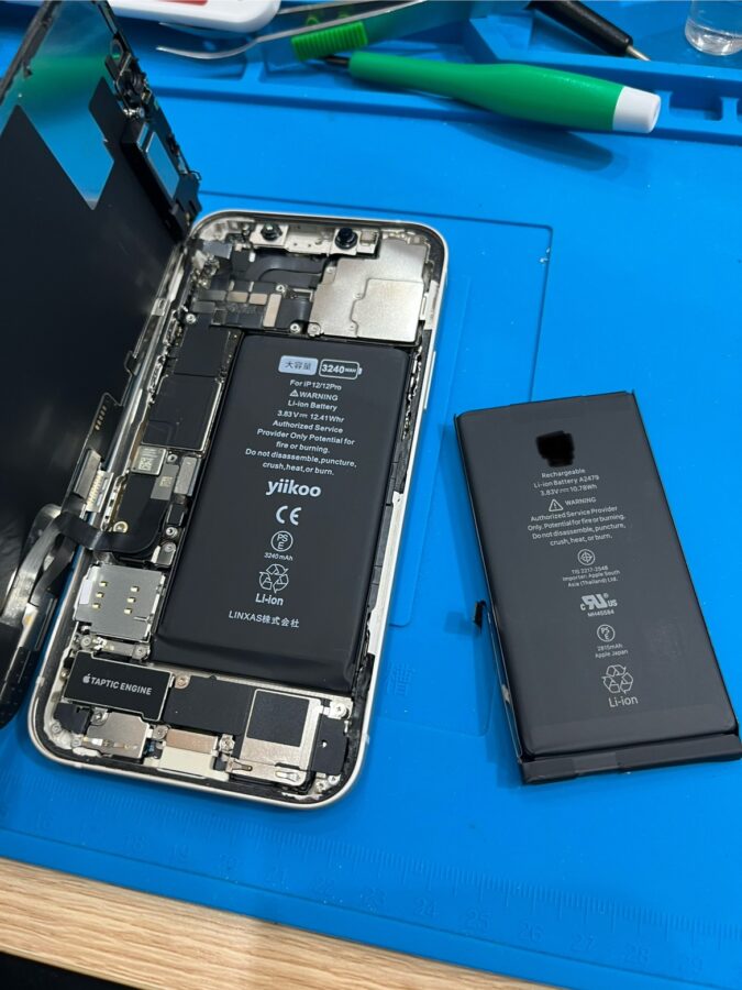 iPhone12 (アイフォン12) のバッテリー交換を行いました??「スマホ修理
