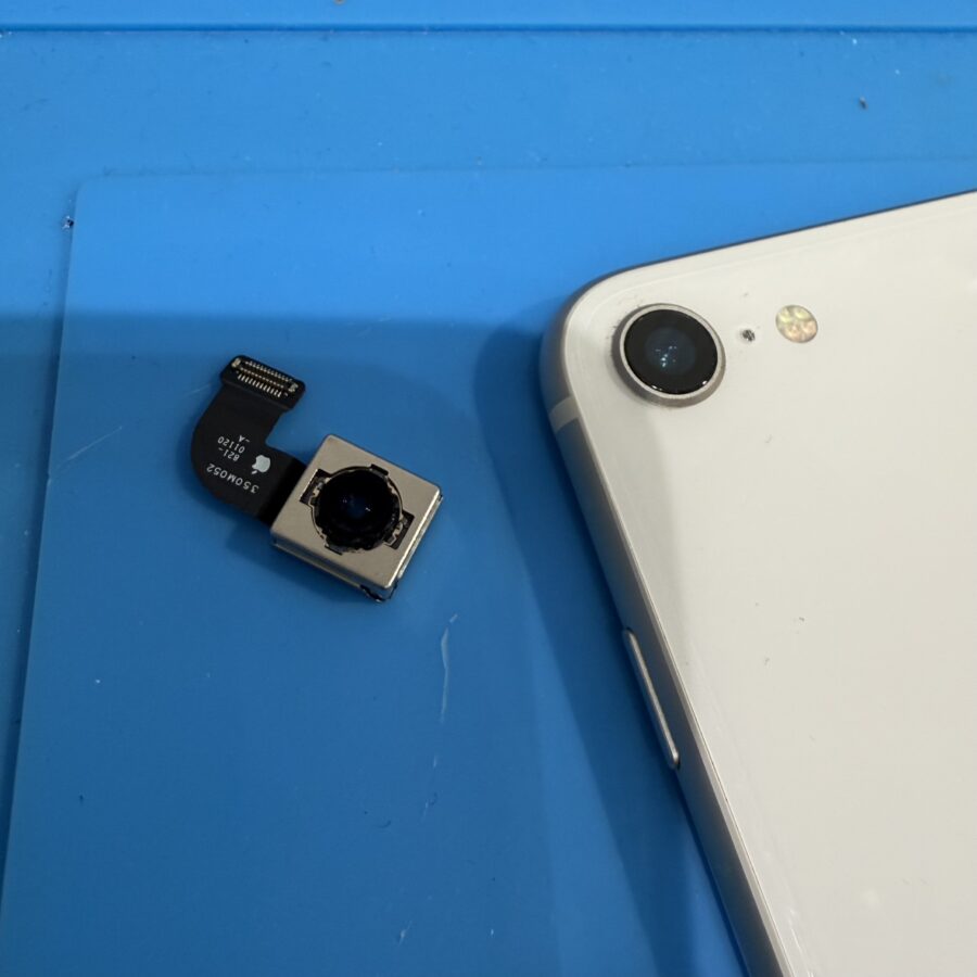 iPhoneSE3のカメラが真っ暗なままで写真が撮れない症状！【スマホ修理工房 池袋P'パルコ本店】