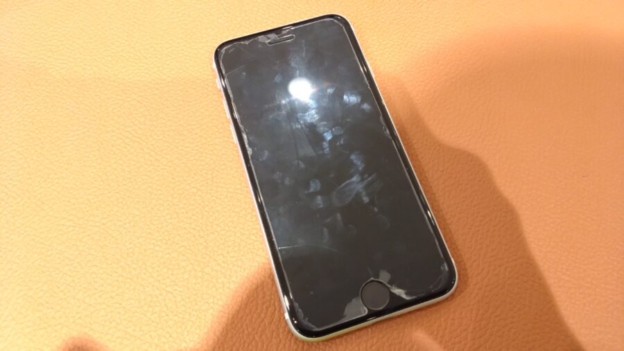 バッテリーが1日持たなくなってしまったiPhoneSE2(アイフォンエスイーツー)の修理を行いました