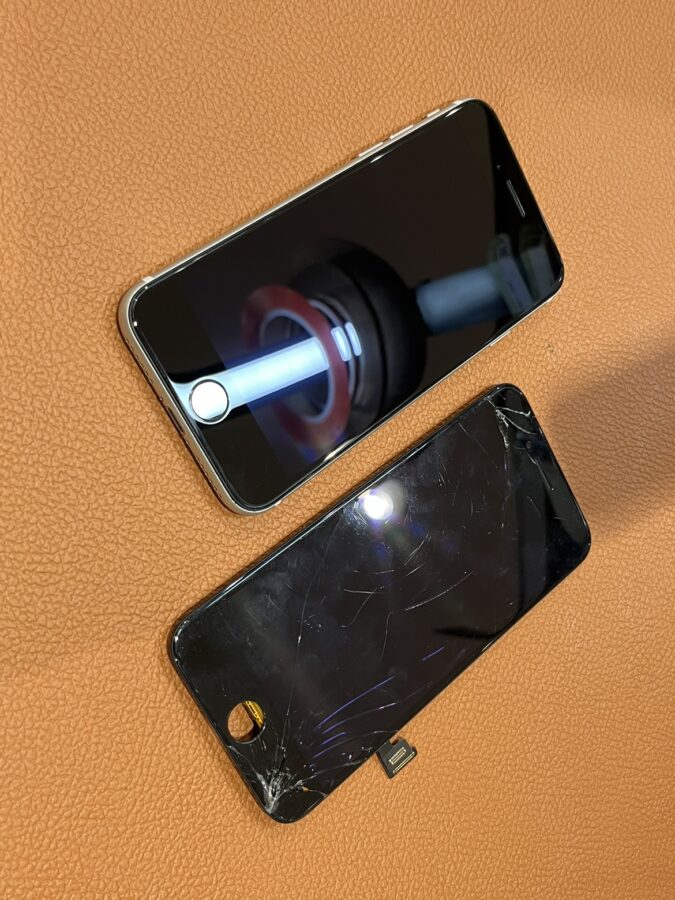 画面が割れたiPhoneSE 第2世代(アイフォンエスイー)の画面の交換修理を行いました
