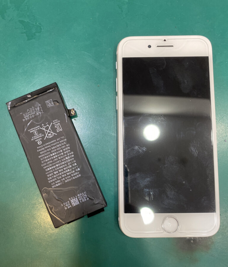 【即日！バッテリー交換】藤沢市からお越しのお客様より、iPhone8(アイフォン)をお持ち込みいただきました！スマホ修理工房