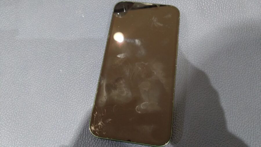液晶不良が起こっているiPhone13(アイフォン)修理を行いました【スマホ修理工房仙台PARCO2店】
