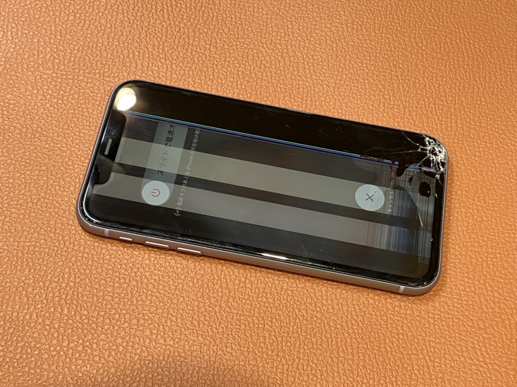 画面が割れて液晶不良・タッチ不良が起きているiPhone11（アイフォン）の修理を承りました！