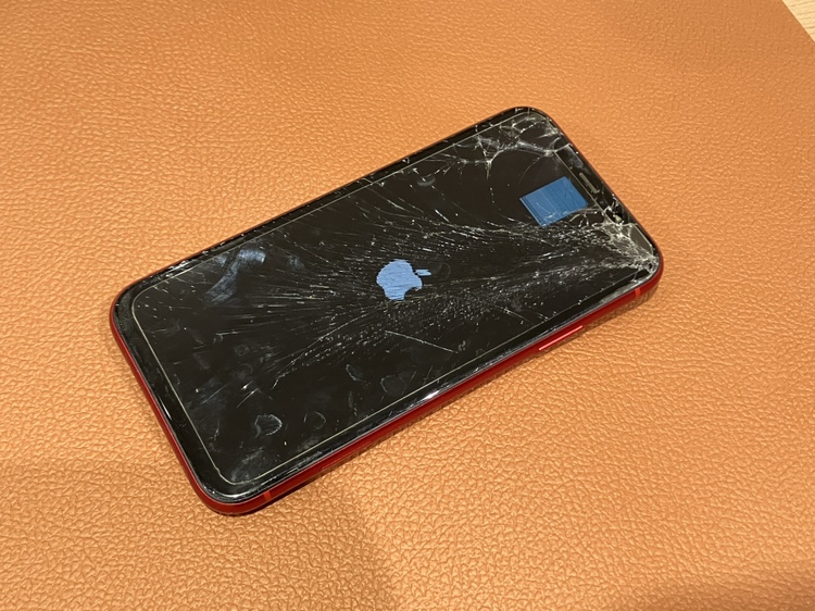 画面が割れて液晶不良も起こっているiPhoneXR(アイフォン)のフロントパネル交換修理を行いました