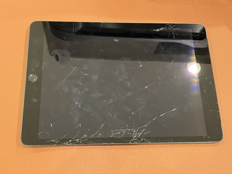 画面が割れてしまったiPad9(アイパッド)修理を行いました【スマホ修理工房仙台PARCO2店】