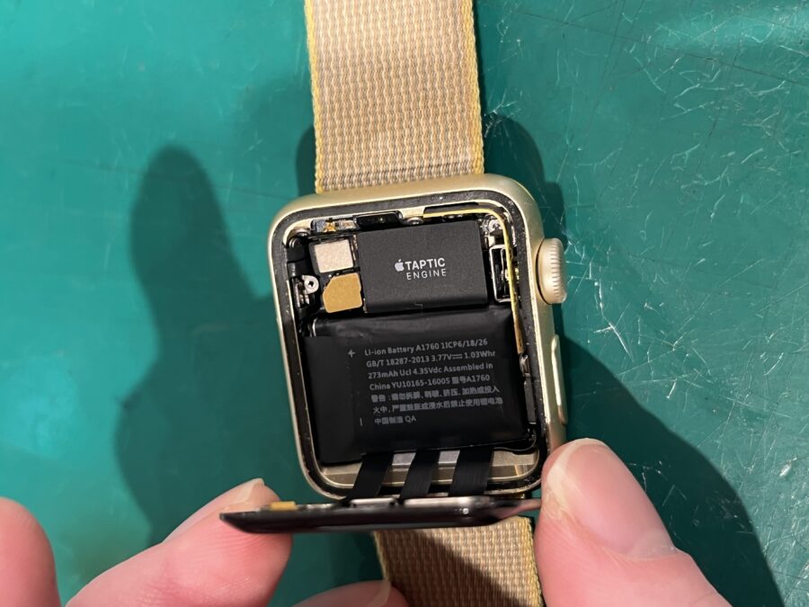 年代物のAppleWatch Series2 38mm（アップルウォッチ)もバッテリー交換で復活へ♪「スマホ修理工房 新宿PeP