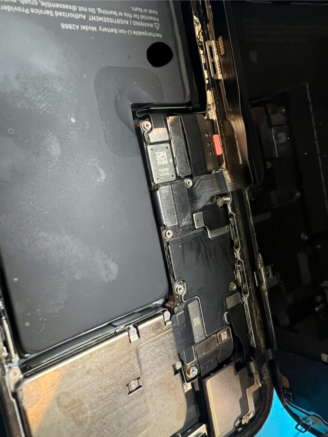 iPhone 14 Proが水没してしまったとのご相談をいただきました！