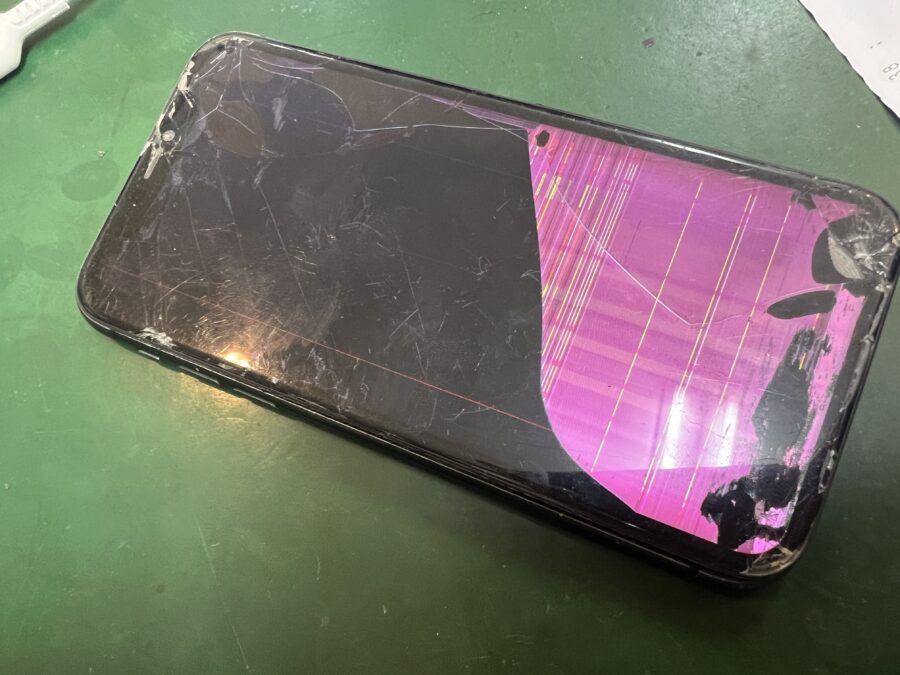 iPhone 11を落としてしまって画面が映らなくなってしまったとのご相談をいただきました！