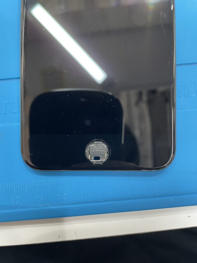iPhone（アイフォン）のホームボタンが壊れた！？【スマホ修理工房 池袋P'パルコ本店】にご相談ください！
