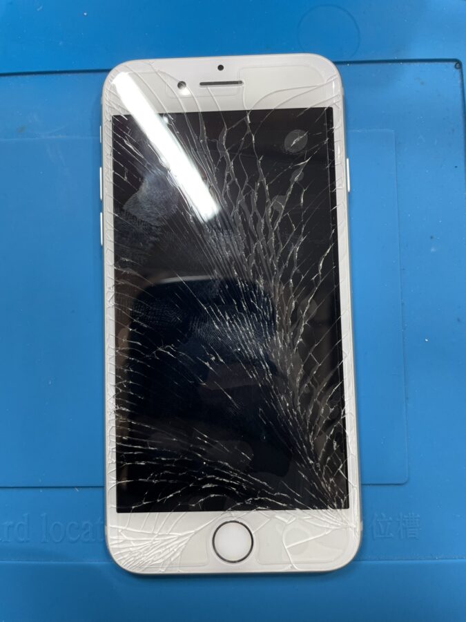 iPhone7(アイフォン7)の画面交換は、データそのまま・即日修理対応の「スマホ修理工房　池袋P'パルコ本店」へ！