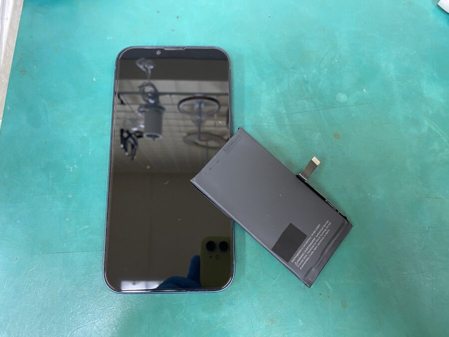 江東区西大島、亀戸近くのスマホ修理店！iPhone14(アイフォン)。バッテリーの減りが早くなってきた。