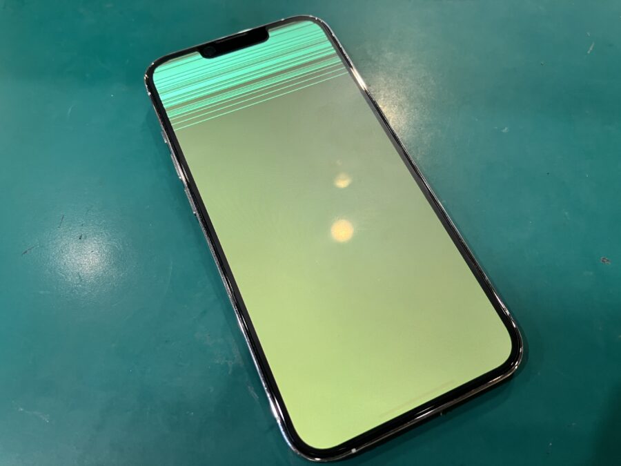 iPhone 13 Pro(アイフォン)の画面交換を実施！液晶不良も30分程度でお直しします！