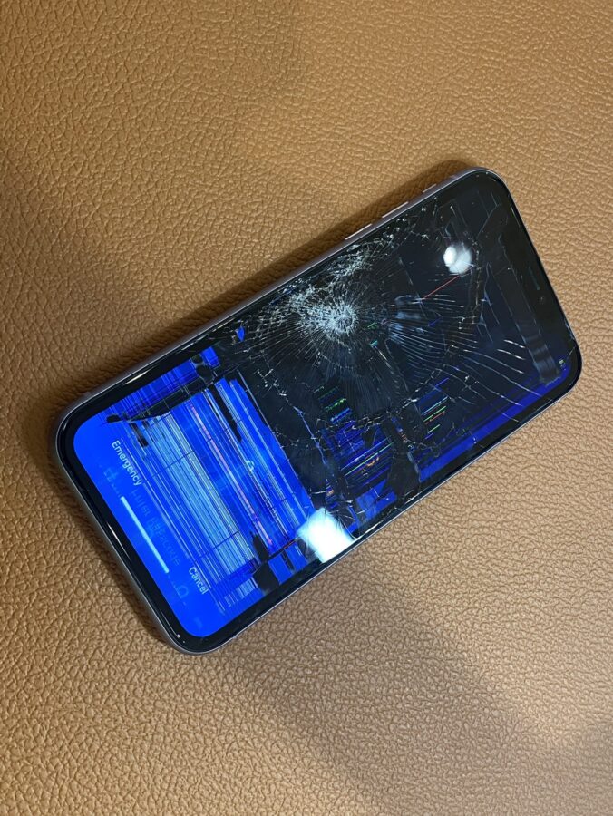 画面が割れてしまったiPhone11(アイフォン)画面交換修理を行いました【スマホ修理工房仙台PARCO2店】