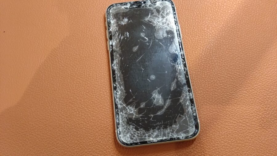 画面がばきばきに割れてしまったiPhoneX（アイフォンテン）修理を行いました【スマホ修理工房仙台PARCO2店】