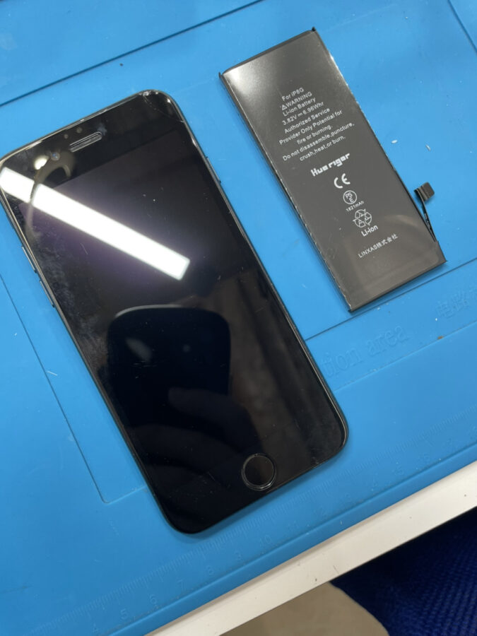 iPhone８のバッテリー交換は、データそのまま・即日修理対応の【スマホ修理工房 池袋P'パルコ本店】へ！