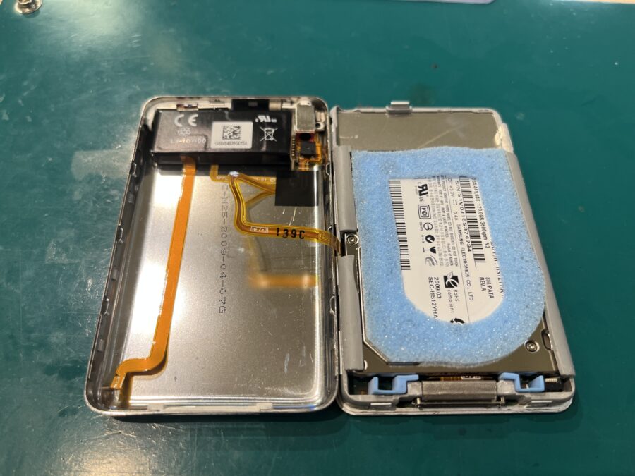 お問合せ増加中のiPod Classicの修理、まだまだ人気は健在？【スマホ修理工房新宿PePe店】