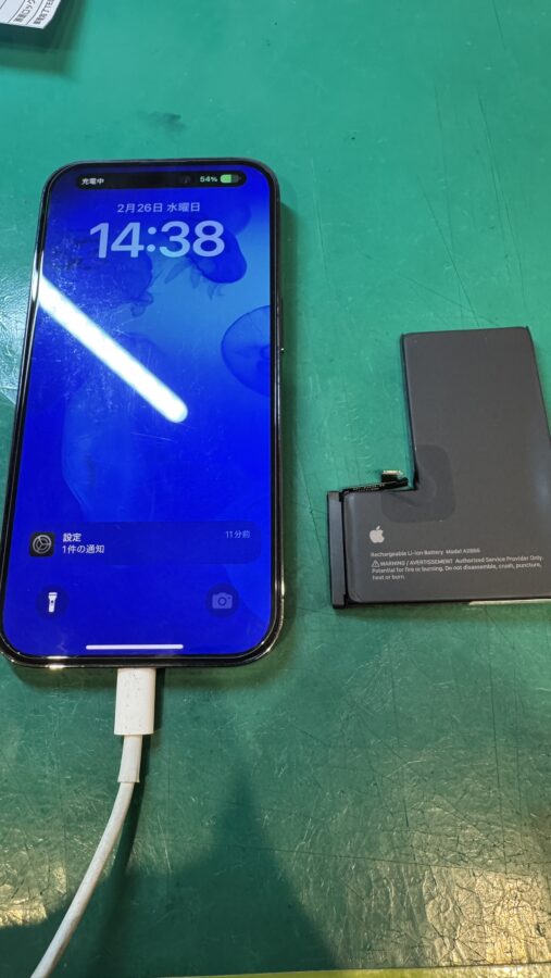 バッテリーの減りが早くなったiPhone14（アイフォン）の即日修理も！【スマホ修理工房新宿PePe店】へどうぞ！