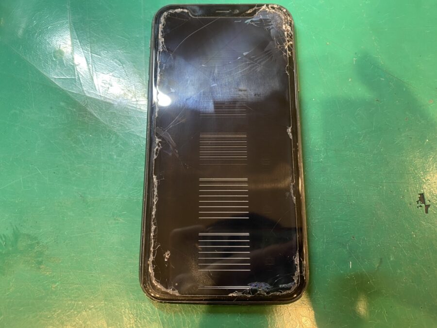 iPhone11 画面割れ、液晶不良で画面交換！iPhoneの修理なら予約不要即日お渡しの【スマホ修理工房新宿PePe店】