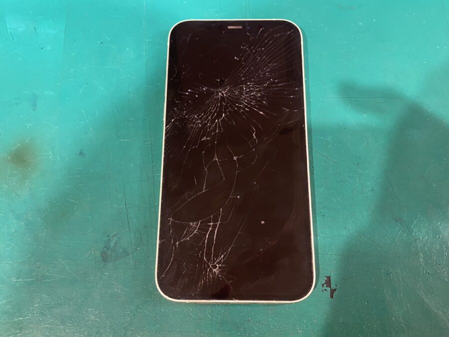 iPhone12（アイフォン）即日画面交換修理なら【スマホ修理工房新宿PePe店】が早くて安い！