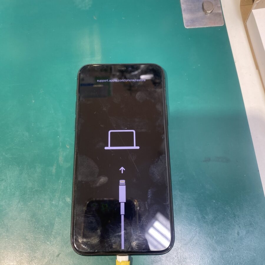 iPhone 11ProMax（アイフォン）急に動かなくなった？？？！即日修理可能です！