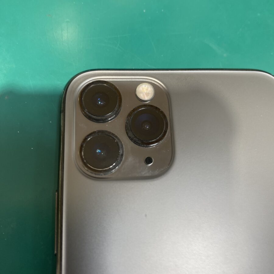 iPhone 11ProMax（アイフォン）カメラ割れ！即日修理可能です！