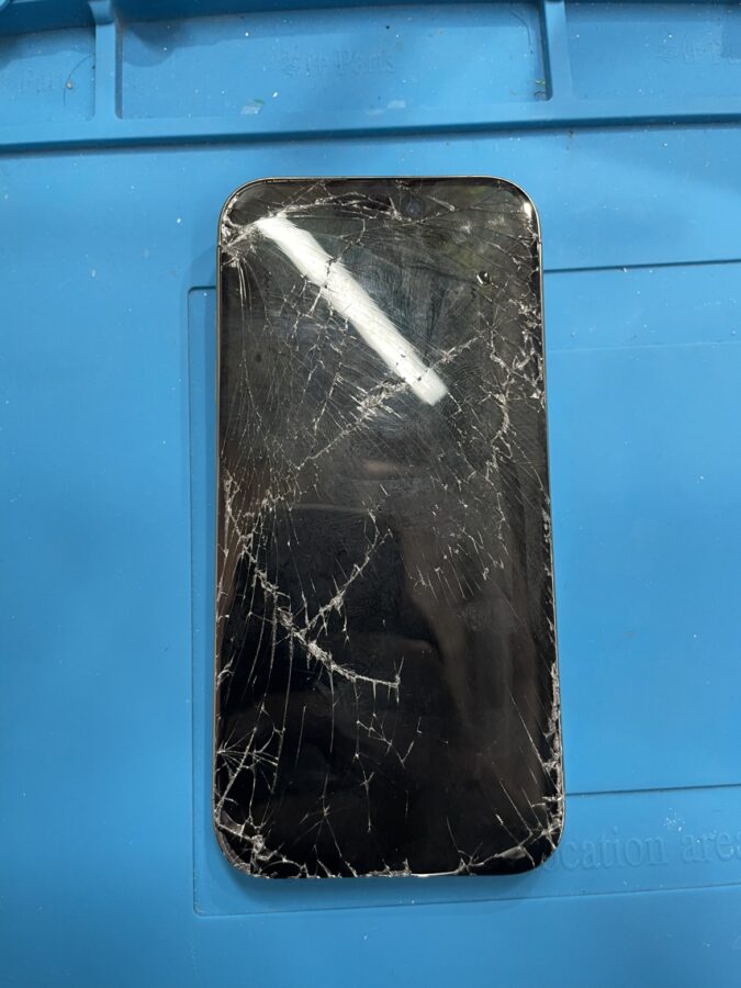 iPhone15Proの画面交換は、データそのまま・即日修理対応の【スマホ修理工房池袋P'パルコ店】にお任せください！
