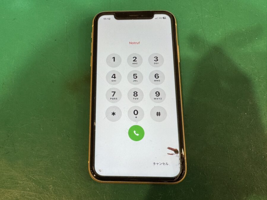 iPhoneXR 突然の画面割れ、液晶破損も【スマホ修理工房新宿PePe店】なら１時間未満！即日で返却可能✨