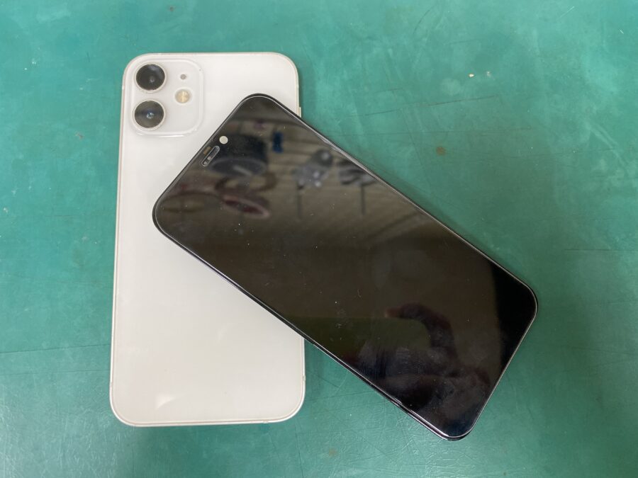 江東区西大島、亀戸近くのスマホ修理店！iPhone12mini(アイフォン)画面のタッチ操作が出来ない。