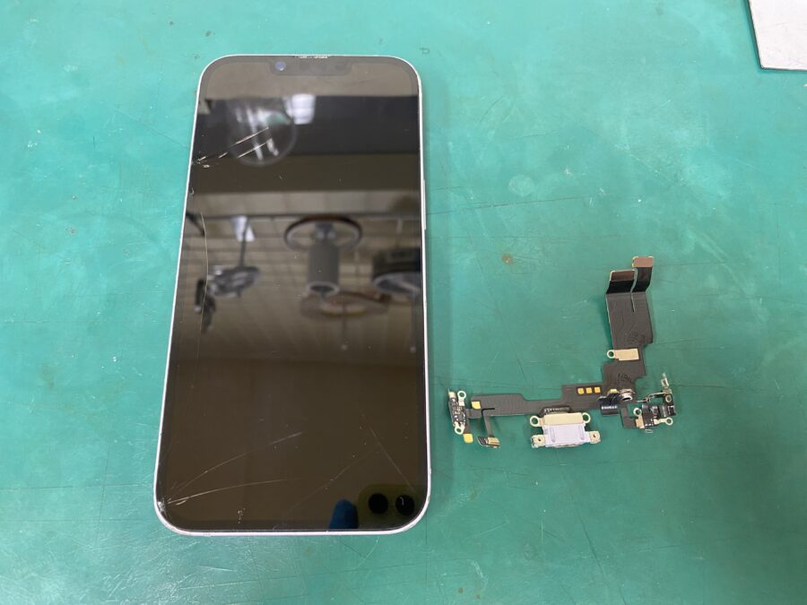 江東区西大島、亀戸近くのスマホ修理店！iPhone14(アイフォン)充電がうまくできない。