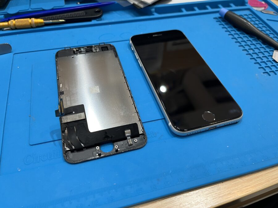 iPhone SE2の画面交換(ガラス割れ)は、即日対応の「スマホ修理工房　池袋P'パルコ本店」にご相談ください！