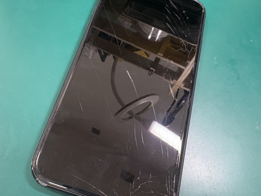 iPhone11(アイフォン)の画面割れ、液晶破損など故障でお困りでしたらお声がけください！