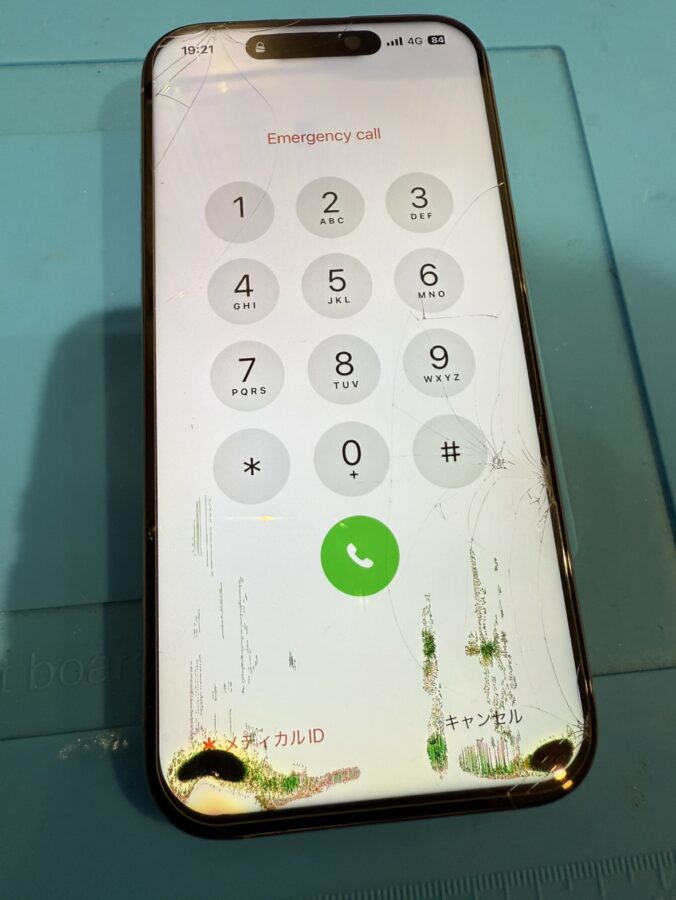 iPhone15pro（アイフォン15プロ）の画面が割れた？画面の修理ならデータそのまま即日修理のスマホ修理工房渋谷店！