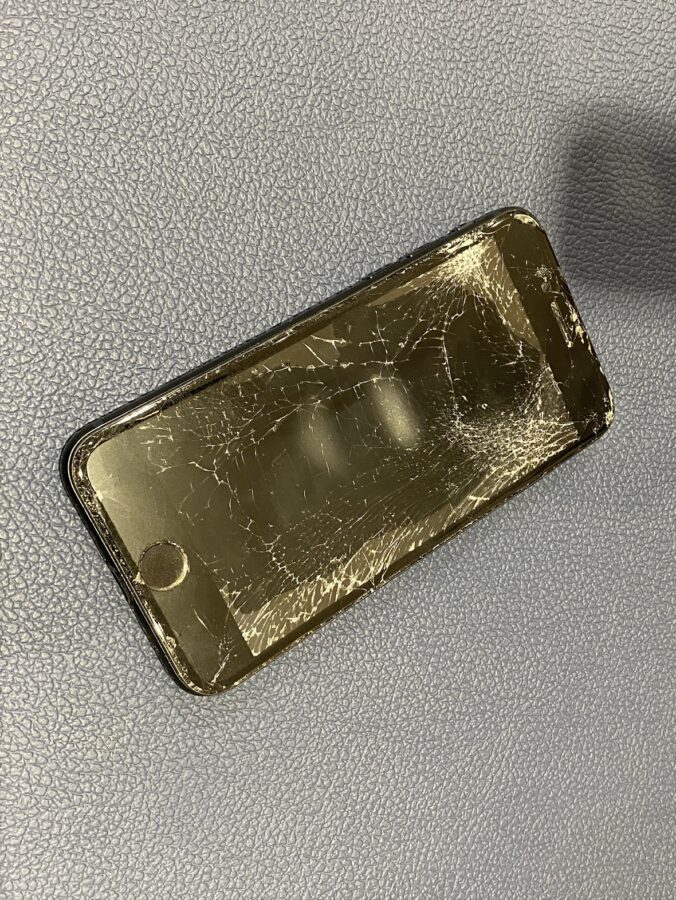 インカメラとアウトカメラが映らないiPhoneSE3（アイフォン）修理を行いました【スマホ修理工房仙台PARCO2店】