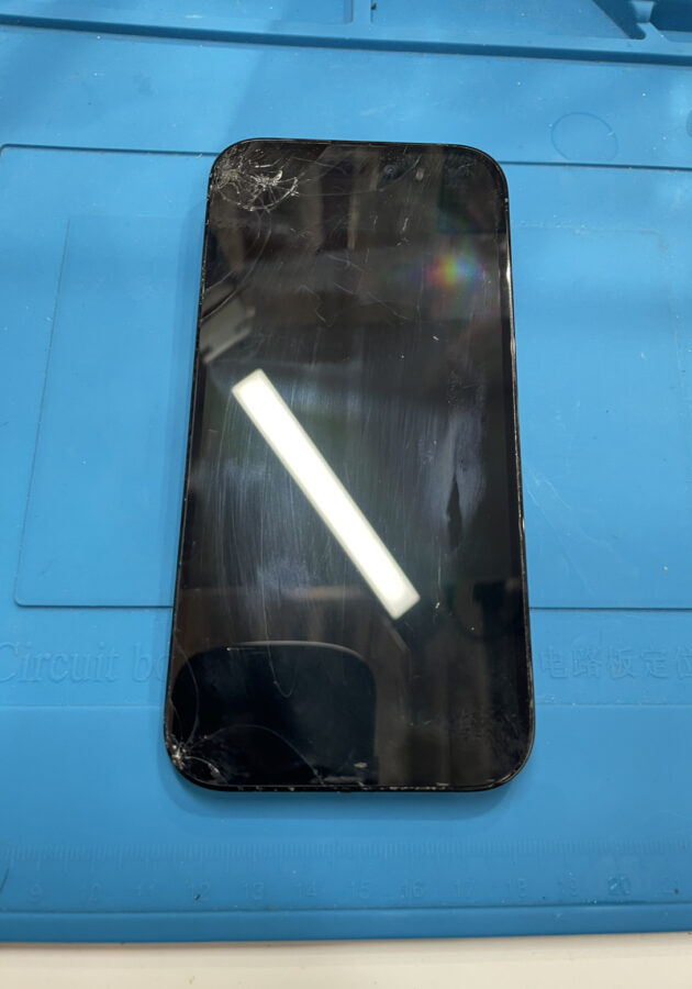 iPhone14Pro の画面交換は、データそのまま・即日修理対応の「スマホ修理工房　池袋P'パルコ店」にお任せください！