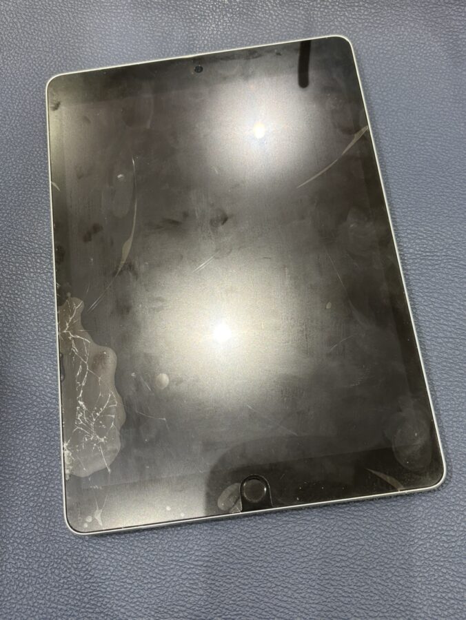 画面が割れたiPad 第9世代(アイパッド)の画面交換修理をさせていただきました【スマホ修理工房仙台PARCO2店】