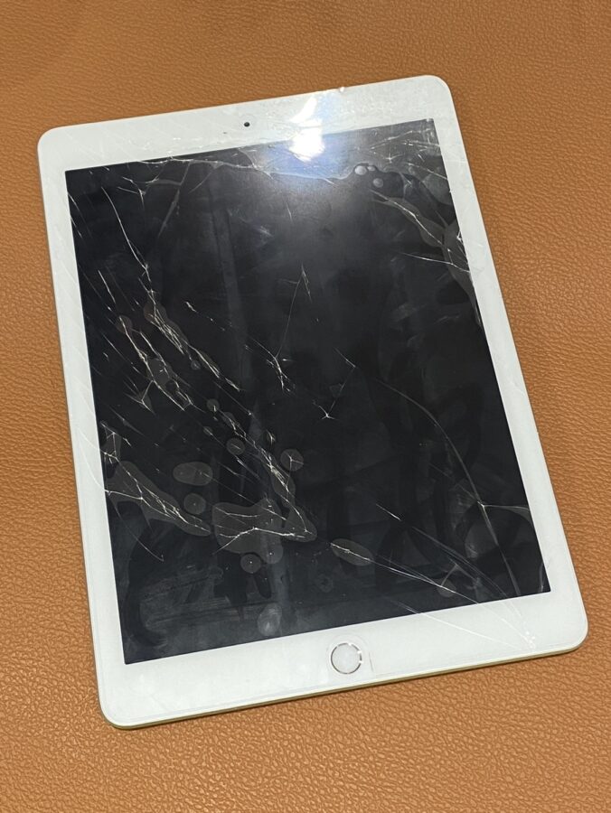 画面が割れてしまったiPad6（アイパッド第6世代）のフロントガラス交換修理を行いました