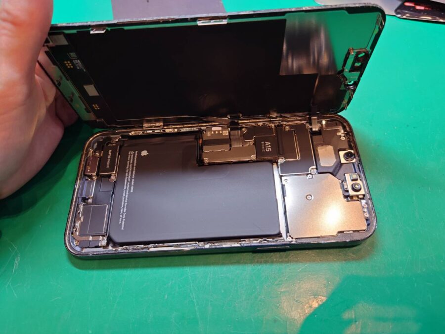 バッテリーの減りが早い…iPhone 13 Pro Maxのバッテリー交換はスマホ修理工房へ！