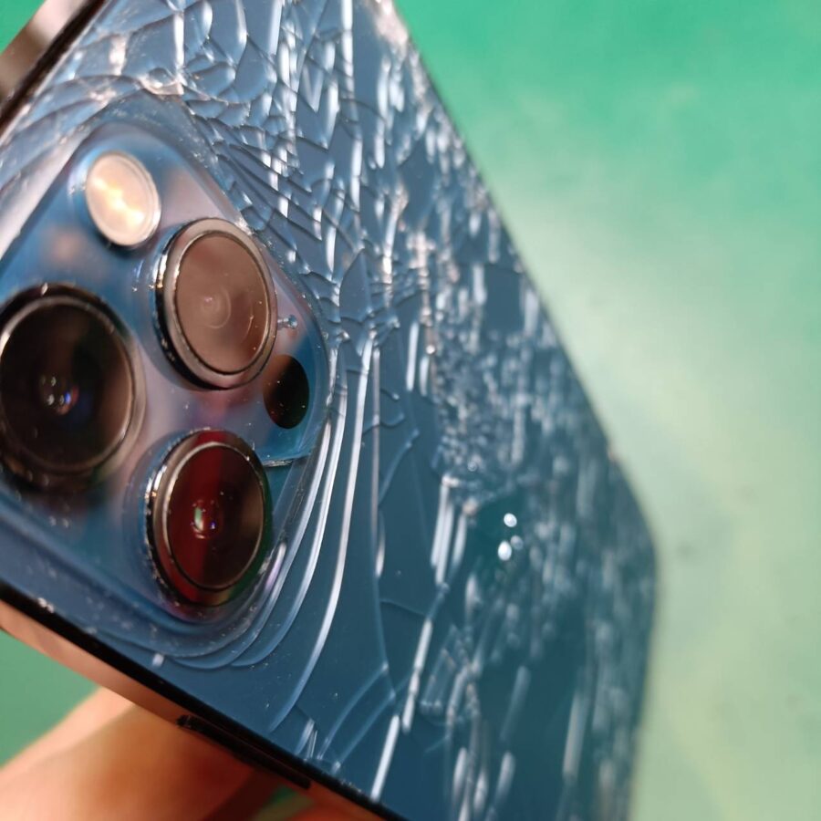 iPhone12Proのバックガラス交換を行いました！【スマホ修理工房荻窪タウンセブン店】