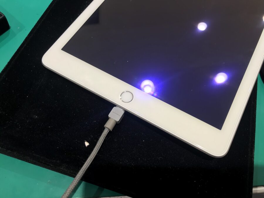 【充電コネクタ清掃】充電できない！？原因は充電コネクターの“あれ”かも…！【スマホ修理工房 横浜戸塚モディ店】