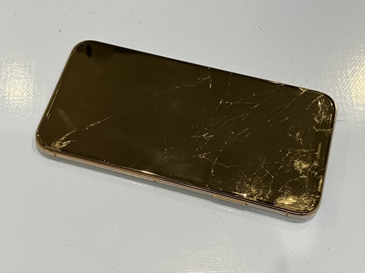画面が割れて液晶がうつらなくなったiPhoneXR（アイフォン）修理を行いました【スマホ修理工房仙台PARCO2店】